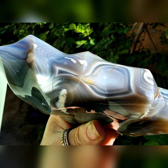 XL Beautifully Carved Orca Agate Flame - Picture 12 of 17